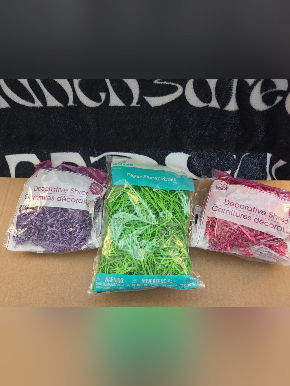 (BUY NOW)(3) bags of Easter grass and decorative shredded paper filler, 💜💚💗
